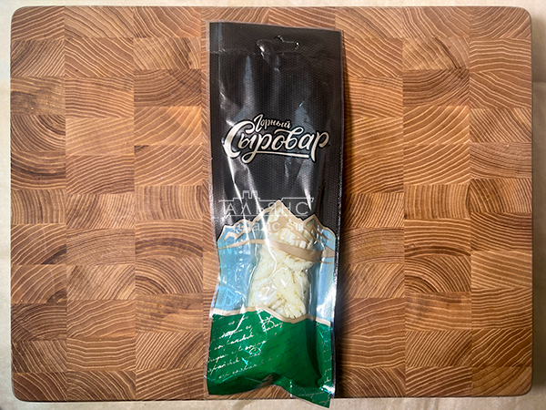 Сыр 100 гр ГОРНЫЙ СЫРОВАР (Косичка с укропом и чесноком) в Уссурийске