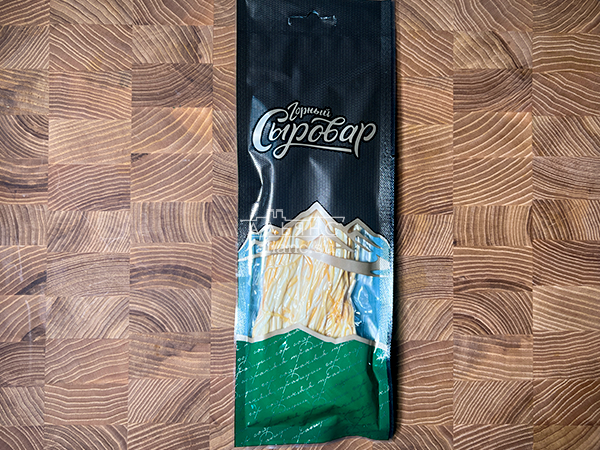 Сыр 60 гр ГОРНЫЙ СЫРОВАР (Паутинка копчёная) в Уссурийске