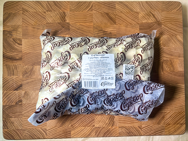 Сыр 1 кг ГОРНЫЙ СЫРОВАР (Бочонок с укропом и чесноком) в Уссурийске